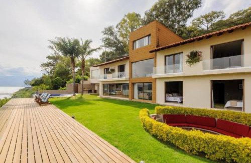 El Santuario House | Discover Pet-Friendly Comfort at Casa Valentina Hotel