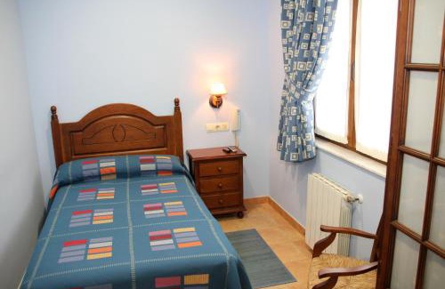 Valdovino House | Discover Comfort at Casa Veiga: Family-Friendly Retreat