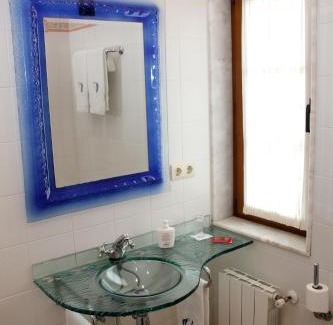Valdovino House | Discover Comfort at Casa Veiga: Family-Friendly Retreat