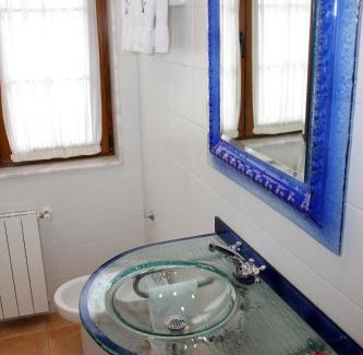 Valdovino House | Discover Comfort at Casa Veiga: Family-Friendly Retreat