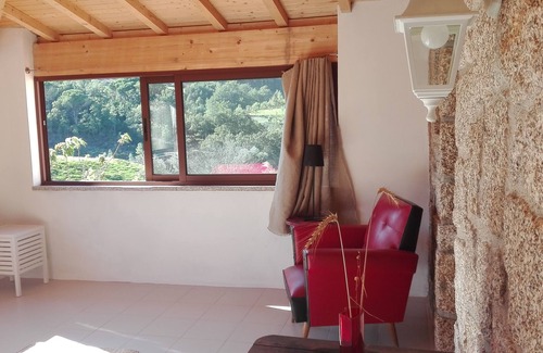 Cabril Cottage | Cozy Casa Velha Guest House with Scenic Lake Views