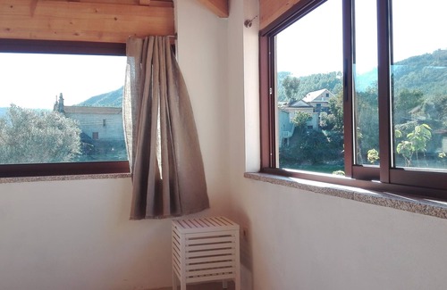 Cabril Cottage | Cozy Casa Velha Guest House with Scenic Lake Views