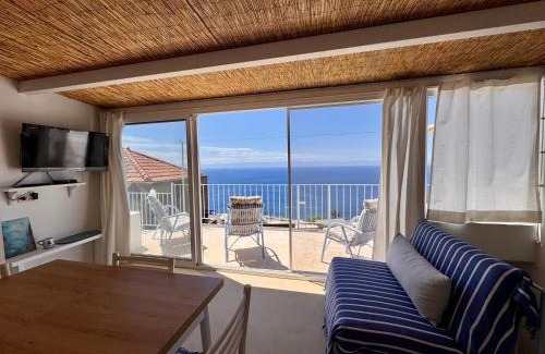 Leni House | Casa Ventalia, Appartamento Panoramico con Terrazza Vista Mare, Rinella, Salina
