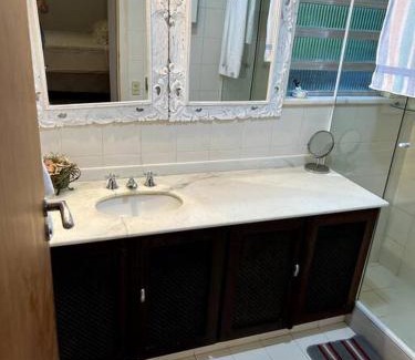 Marinas House | Casa Verde à Beira-Mar: Beachfront Oasis for Families & Pets