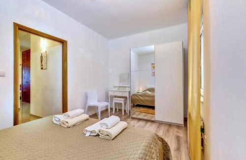 Artatore House | Casa Verde: Oceanfront Retreat with a 9/10 Guest Rating