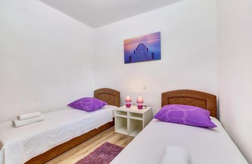 Artatore House | Casa Verde: Oceanfront Retreat with a 9/10 Guest Rating
