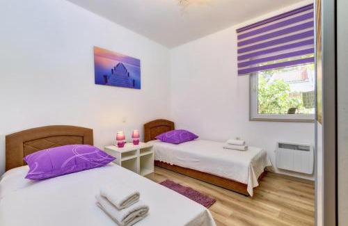 Artatore House | Casa Verde: Oceanfront Retreat with a 9/10 Guest Rating