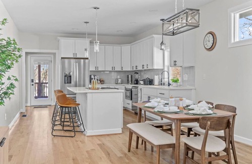 Durham House | Renovated Bungalow with King Bed & Hot Tub Near Duke