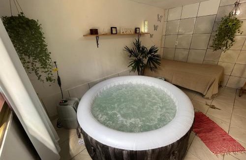 Pirenopolis House | Relaxing Casa Verde: Pool, Spa & Nature Retreat Await