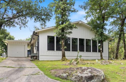 Eufaula House | Casa Verde, Updated Home with 3 Beds, 1.5 Baths, Sleeps 6