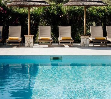 Olhao Villa | Elegant Casa Vermelha: Oceanfront Pool & Family Friendly