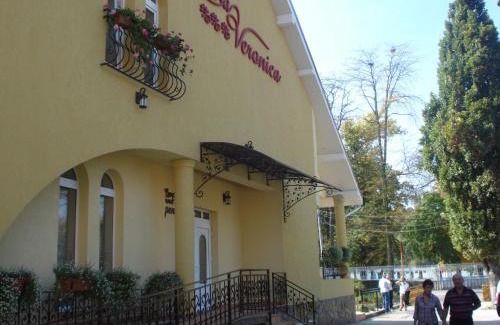 Baile Felix House | Guest Rated: Casa Veronica with Family-Friendly Amenities
