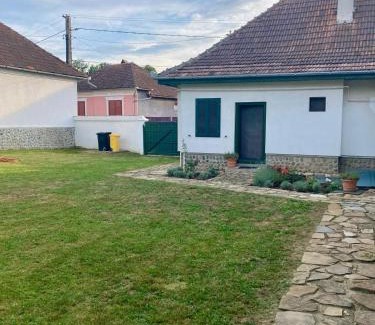 Arpasu de Sus House | Elegant Casa Veronica with a Guest Rating of 9.2/10