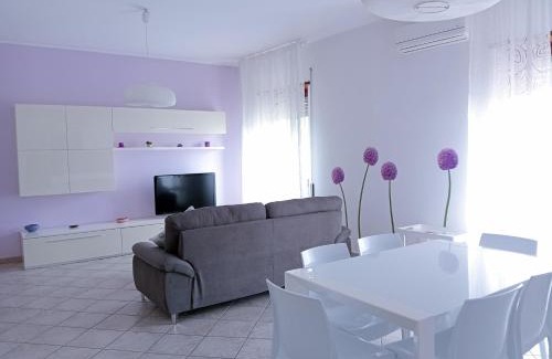 Fondi Apartment | Top-Rated Casa Via degli Etruschi: Pet and Child Friendly Stay
