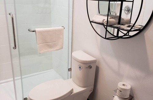 Port Hueneme Hotel | Relaxing Escape at Casa Via Mar Inn with Oceanfront Views