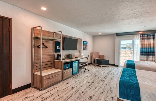 Port Hueneme Hotel | Relaxing Escape at Casa Via Mar Inn with Oceanfront Views