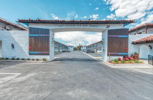 Port Hueneme Hotel | Experience Casa Via Mar Inn with Pool and Ocean Views