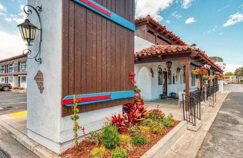 Port Hueneme Hotel | Experience Casa Via Mar Inn with Pool and Ocean Views