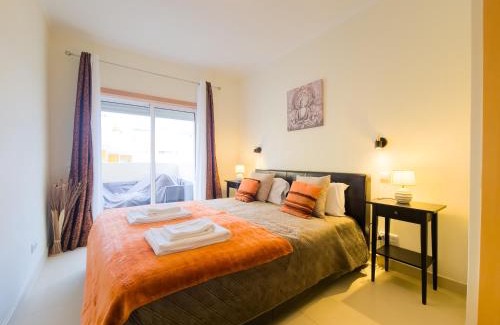 Canada Apartment | Casa Viana T2 by YHA