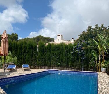El Tosalet House | Casa Vicenta: Oceanfront Escape with Pool and Family Amenities