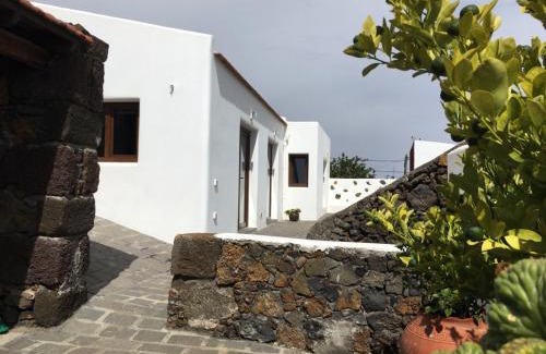 El Pinar de El Hierro House | Discover Casa Viges: Guest Rated 9.6/10 for Comfort