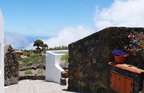 El Pinar de El Hierro House | Discover Casa Viges: Guest Rated 9.6/10 for Comfort