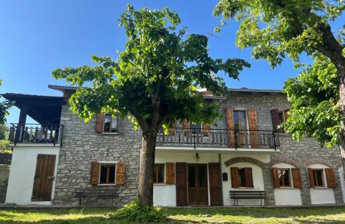 Bonzeto Villa | Relax at Casa Vigneto - Poolside Villa, Pet-Friendly Stay