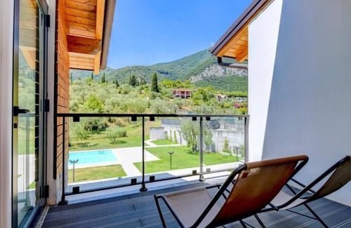 Toscolano Maderno House | Casa Vigole - Modern Home with Breathtaking Lake Views