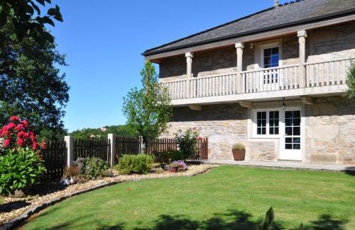 Friol House | Immerse in Comfort at Casa Vilar de Friol, 4-Star Retreat