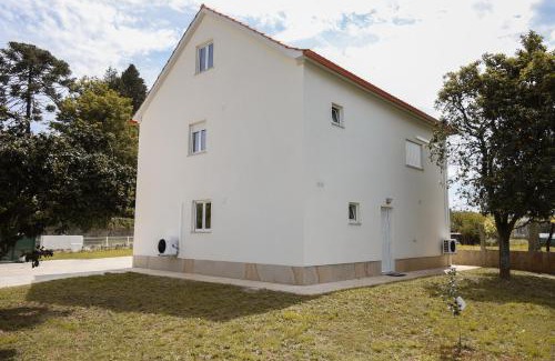 Arcozelo House | Casa Vilar R/C: Guest Rated 9.8, Pet and Child Friendly