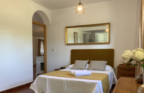 Villaviciosa de Odon Villa | Relax at Casa Villa: Private Pool Retreat near Madrid