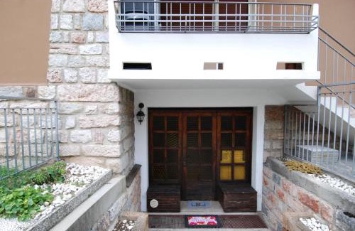 Riva del Garda Apartment | Pet-Friendly Casa Villa Kitty with Ocean View & Breakfast