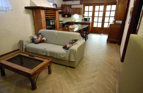 Riva del Garda Apartment | Pet-Friendly Casa Villa Kitty with Ocean View & Breakfast