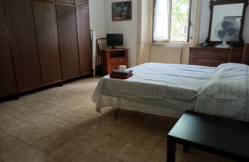 Cosenza House | Vintage Casa: Cozy Retreat with Hot Tub & Pet-Friendly Stays