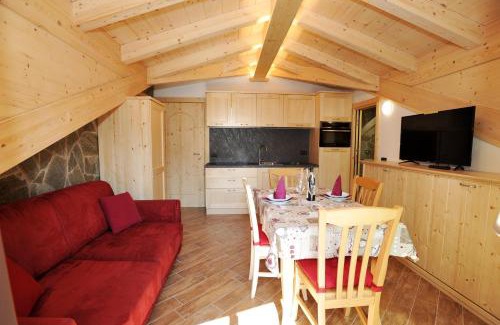 Isolaccia Apartment | Casa Viola: Guest Rated 9.1, Pet Friendly with Breakfast