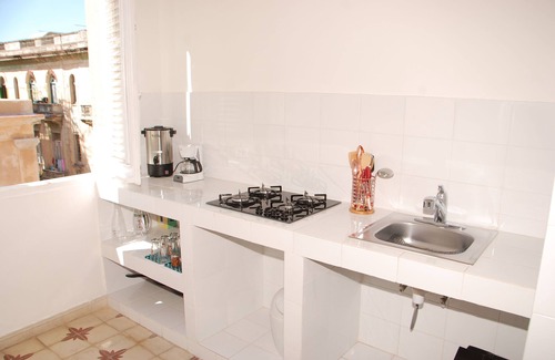 Old Havana House | Elegant Casa Violeta: Spa Retreat with Breakfast Included