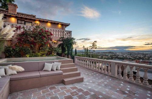 Zona Centro House | Impressive Casa Vista Villa with Pool, Staff & Breakfast