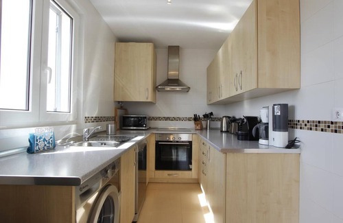 Conil de la Frontera City Center House | Casa Vista Africa: Cozy Retreat with Pool & Sea Views