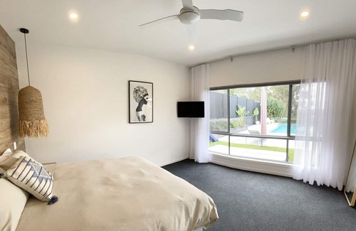 Reedy Creek House | CASA VISTA: Breathtaking Views with Pool & Office Space