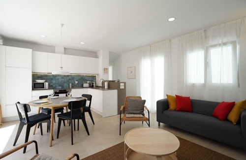 Conil de la Frontera City Center House | Casa Vistalsol: Modern Townhouse with Rooftop Views