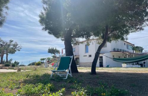 Mattinata Apartment | Casa Vittoria: Oceanfront Getaway with Pet-Friendly Perks
