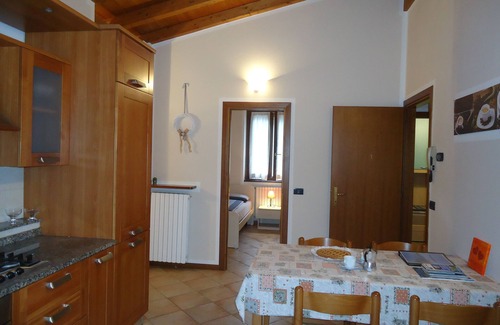 Idro Apartment | Casa Vittoria: Ideal Lakefront Retreat for 5 Guests