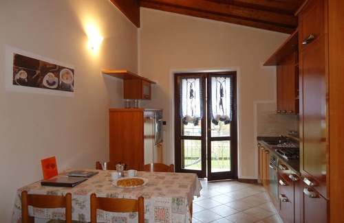 Idro Apartment | Casa Vittoria: Ideal Lakefront Retreat for 5 Guests