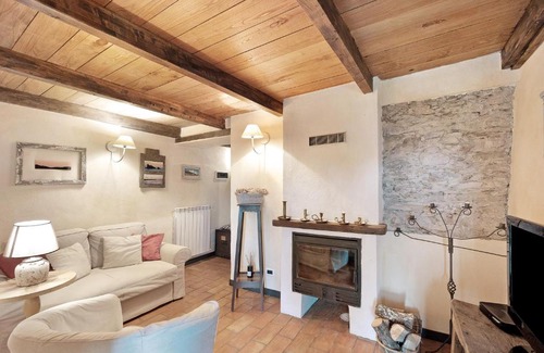 Cartari House | Discover Casa Vittorina: Pet-Friendly Retreat with 9.7 Rating