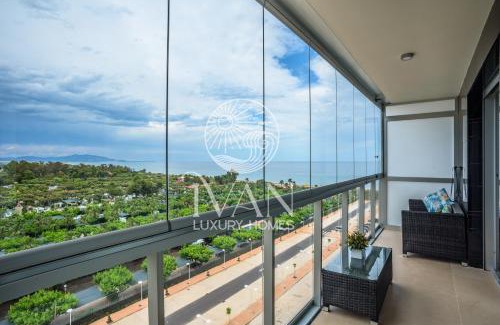 Cabanes Apartment | Oceanfront Casa Wesley Ivan: 4-Star Stay with Pool & Views