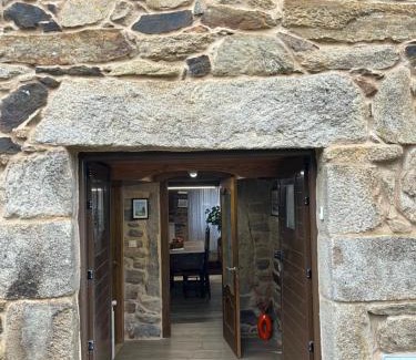 Monterroso House | Casa Xulián: Family-Friendly Getaway with Pet Amenities