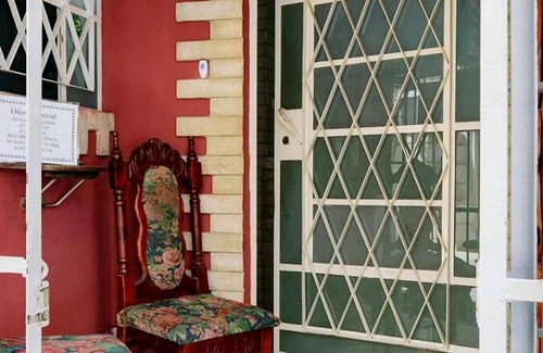 Centro Havana Apartment | Discover Casa Yaite y Lazaro: Family-Friendly with Spa
