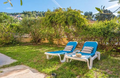 Soller House | Casa Yolima: Family-Friendly Retreat with Great Accessibility