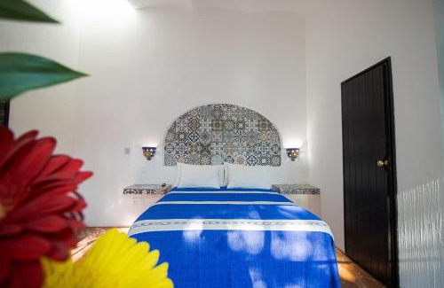Ajijic Hotel | Discover Casa Yollotzin: 4-Star Stay with Pet-Friendly Perks
