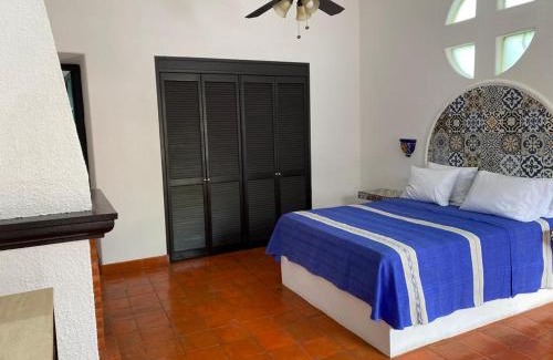 Ajijic Hotel | Discover Casa Yollotzin: 4-Star Stay with Pet-Friendly Perks
